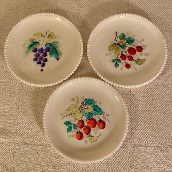 Vtg Set Of 3 WESTMORELAND Hobnail Edge Painted Milk Glass Plate Grapes & Berries - Picture 1 of 5